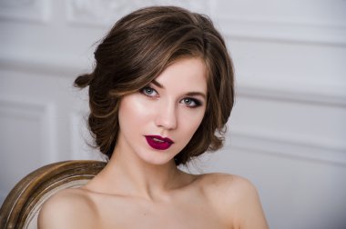 esmer gelin portre moda model lüks iç arka plan üzerinde