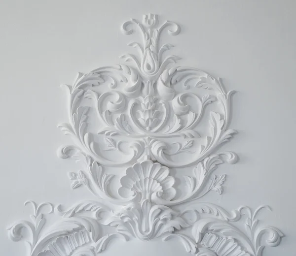 Beyaz duvar kalıp geometrik şekil ve ufuk noktası ile. Yatay