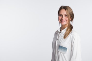 Güzel hemşire portre üzerinde beyaz kopya alanı ile