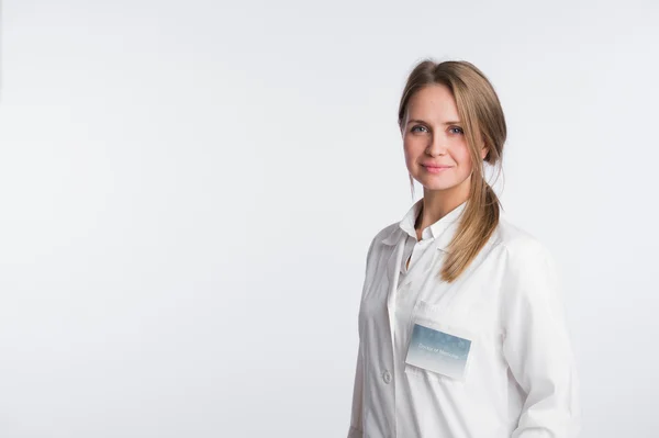 Hermoso retrato de enfermera en blanco con espacio de copia — Foto de Stock