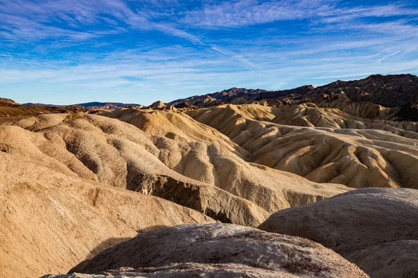 Красные скалы в Национальном парке Долины Смерти создают марсианский ландшафт. — стоковое фото