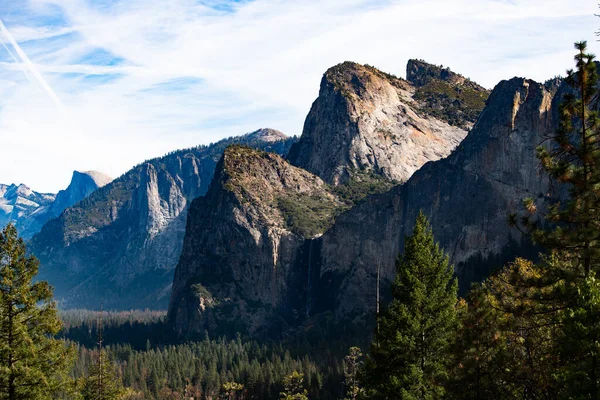 Chutes du voile nuptial dans le parc national de Yosemite Californie — Photo