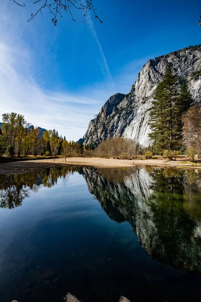 Río Merced en el Parque Nacional Yosemite, California — Foto de Stock