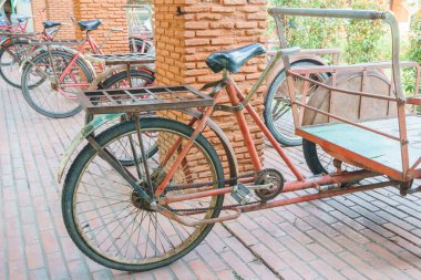 Park ulaşım için kırmızı trishaw