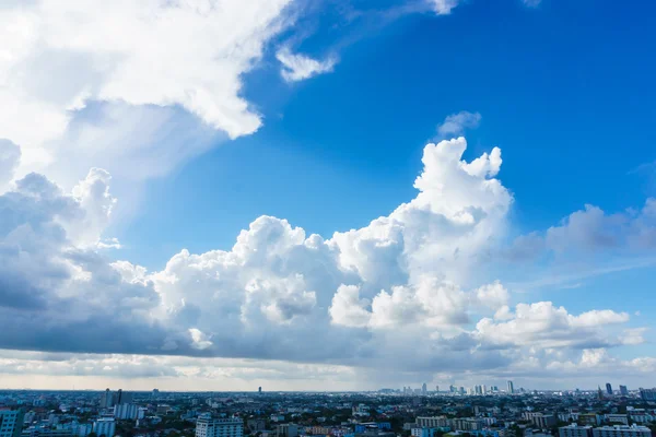 Langit besar di atas pemandangan kota di Bangkok Thailand — Stok Foto