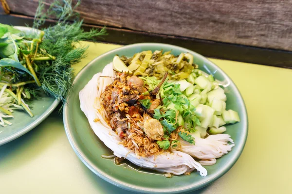 Pirinç Noodle soslu baharatlı domuz, Kuzey Tayland gıda