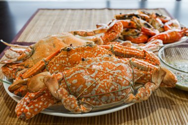 plaka masada buharda pişmiş Yengeç