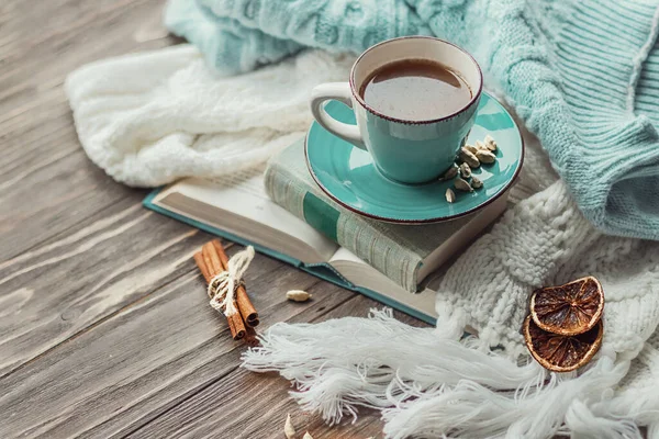 Morgenkaffee Gemütliche Komposition Eine Tasse Kaffee Auf Einem Holztisch Und — Stockfoto