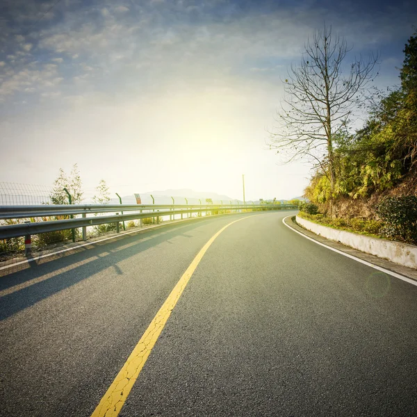 Kronkelende weg achtergrond — Stockfoto