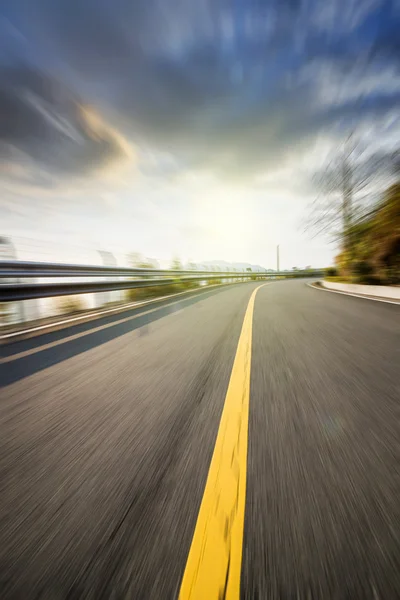 Dolambaçlı yol arka plan