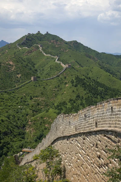 Gran Muralla de Pekín en China, la majestuosa Gran Muralla, símbolo de China . — Foto de Stock