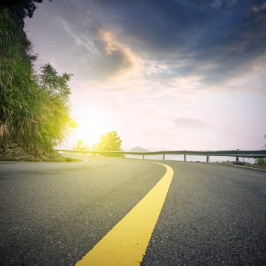 düşük açılı dağ yolu