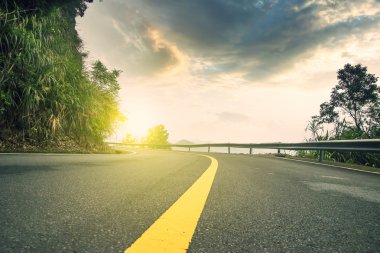 düşük açılı dağ yolu