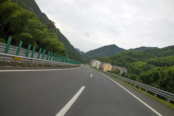 Hermosa carretera de montaña —  Fotos de Stock