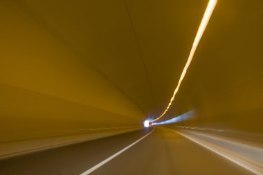 Hızlı araba tünel