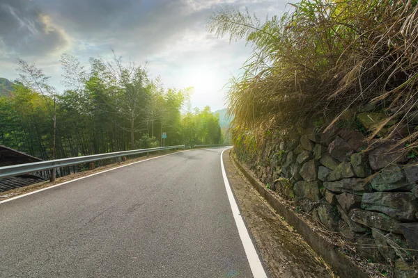 Strada tortuosa autostradale — Foto Stock