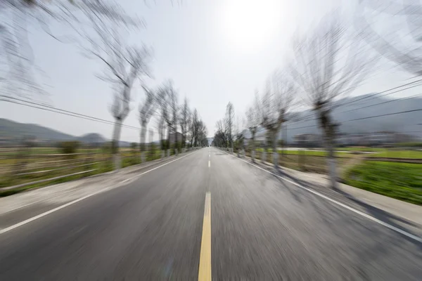 Autopista a través del bosque — Foto de Stock