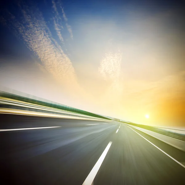 Speedway yol günbatımı süre