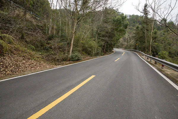 Kurvenreiche Straße Hintergrund China — Stockfoto