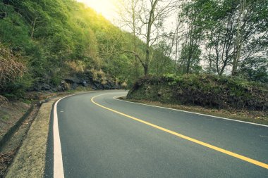 Dolambaçlı yol arka plan Çin