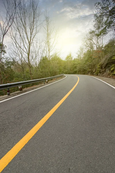 Kronkelende weg achtergrond — Stockfoto