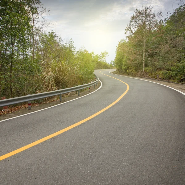 Kronkelende weg achtergrond — Stockfoto