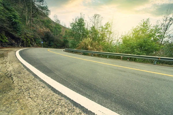 Winding road background china — Stock Photo, Image