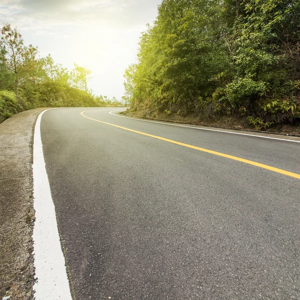 Kronkelende weg achtergrond china — Stockfoto