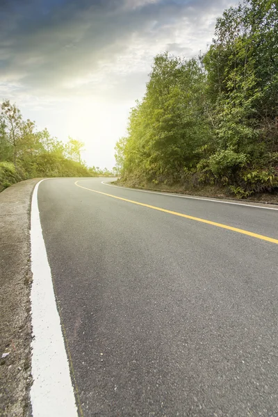 Kronkelende weg achtergrond china — Stockfoto