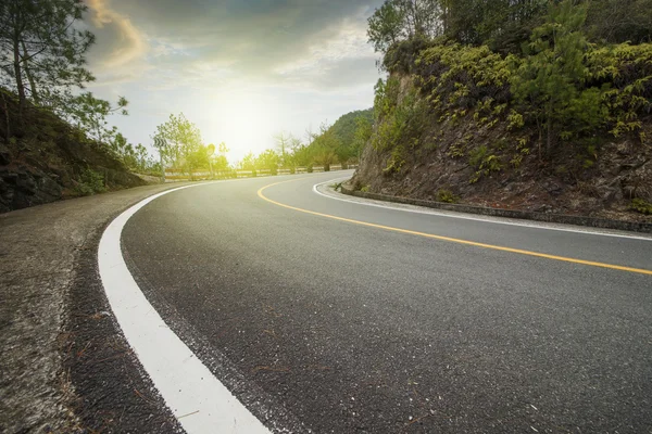 Kronkelende weg achtergrond china — Stockfoto