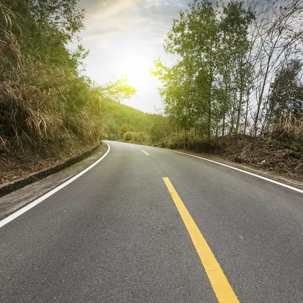 Kronkelende weg achtergrond china — Stockfoto