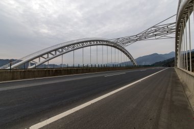 Karayolu Köprüsü yol