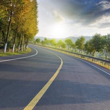 Otoban yol güzel doğa ile