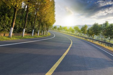 Otoban yol güzel doğa ile