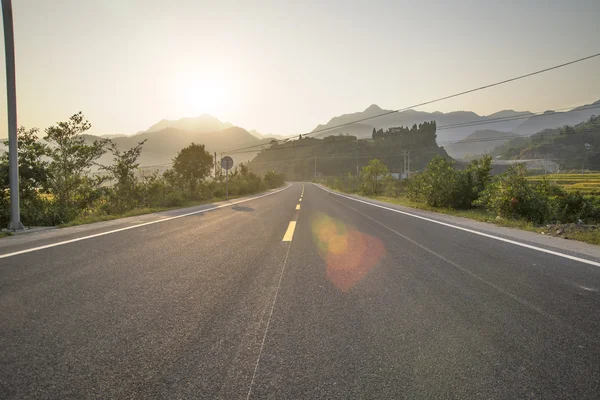 Weg met de prachtige zonsopgang — Stockfoto