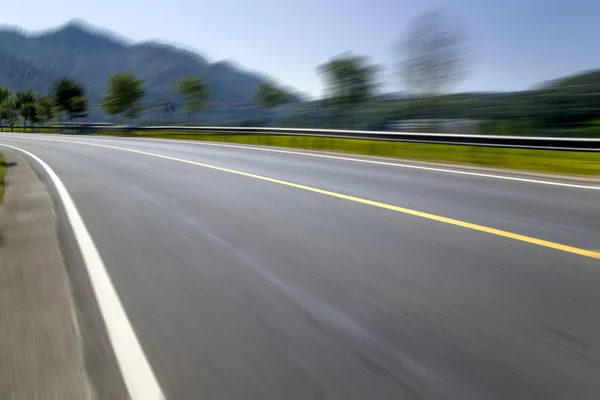 Il bosco fondo strada — Foto Stock