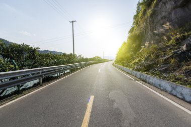 arka plan olarak dolambaçlı yol