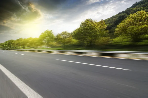 Waldstraße als Hintergrund — Stockfoto