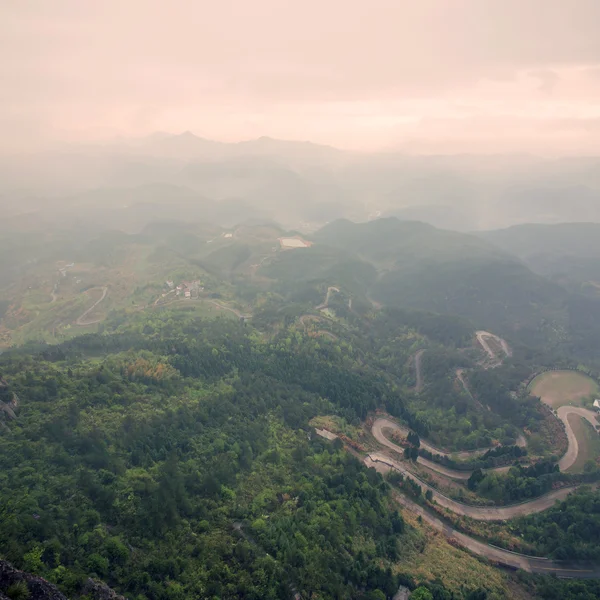 Mountains overlooking to the highway — Stock Photo, Image