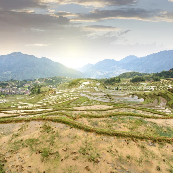 Mountains terraced landscape with clouds — Stock fotografie