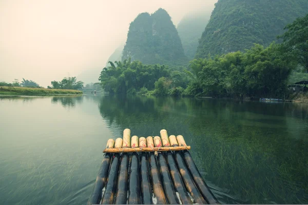 Bamboo rafting  in Yulong River — Stock Photo, Image