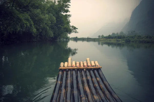 Bamboo rafting  in Yulong River — Stockfoto