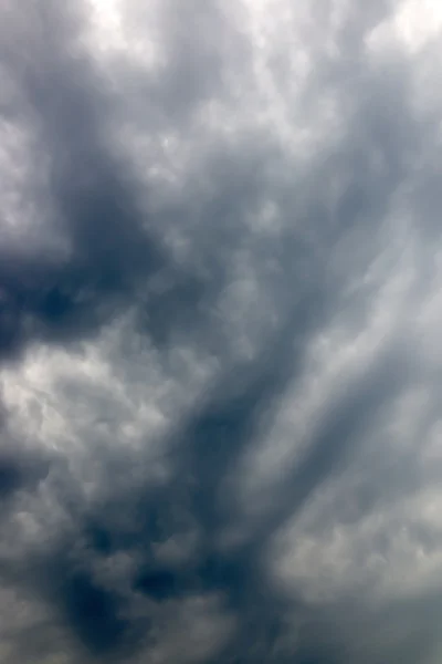 Nuvens antes da chuva — Fotografia de Stock