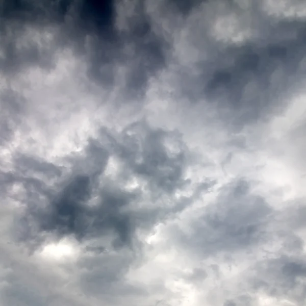 Nuvens antes da chuva — Fotografia de Stock