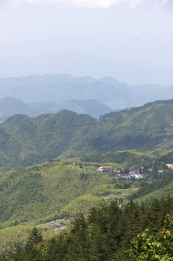 Çin, görkemli dağlar ve yollar