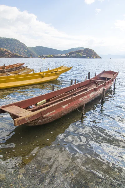 Lagos de madera en China "Lago lugu " — Foto de Stock
