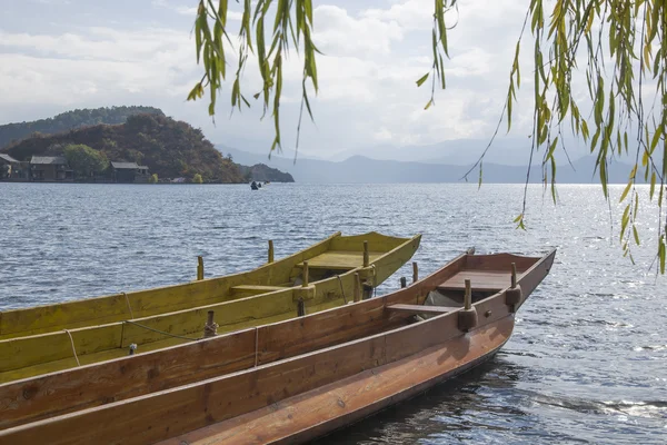 Drewniane jezior w Chinach "jeziora lugu" — Zdjęcie stockowe
