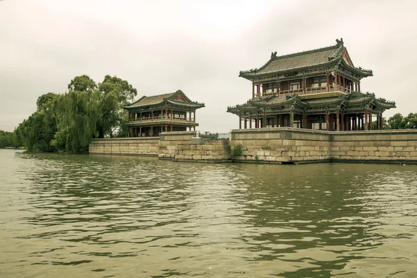 Palacio de Verano en Beijing paisajes, famosos edificios históricos — Foto de Stock