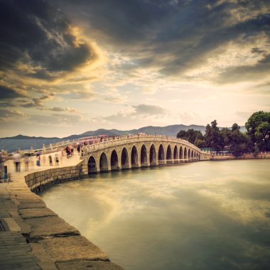 Çin Pekin Yaz Sarayı on yedi Kong Bridge'de 