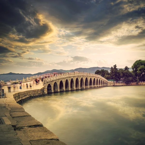 I Kina Peking Sommarpalatset sjutton Kong bridge — Stockfoto